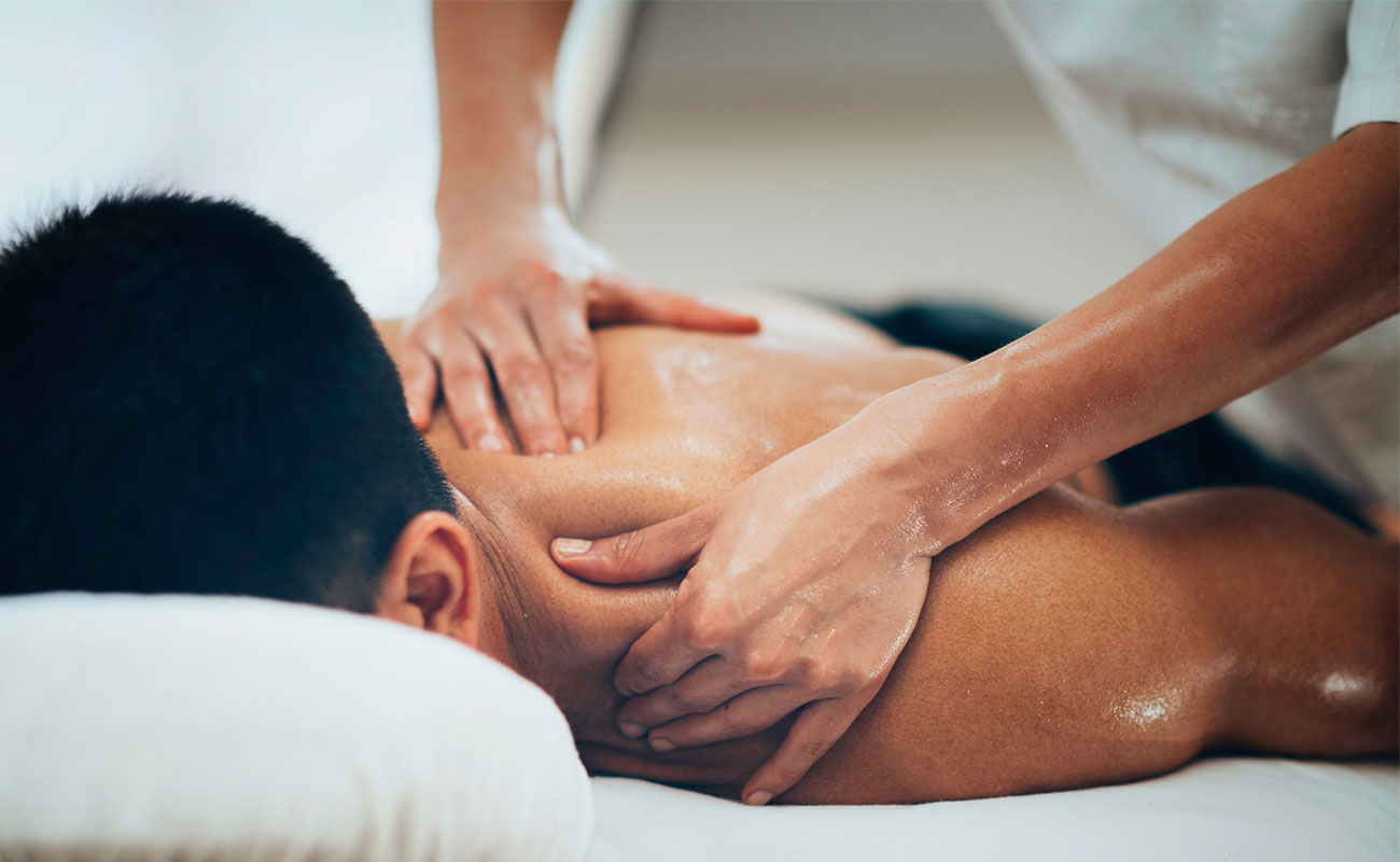 https://www.zeel.com/blog/wp-content/uploads/2022/10/deep-tissue-massage-feat.jpg